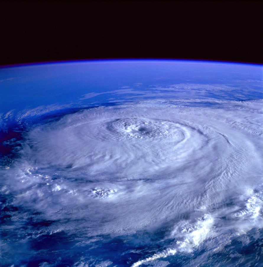 hurricane-92968_1920.jpg